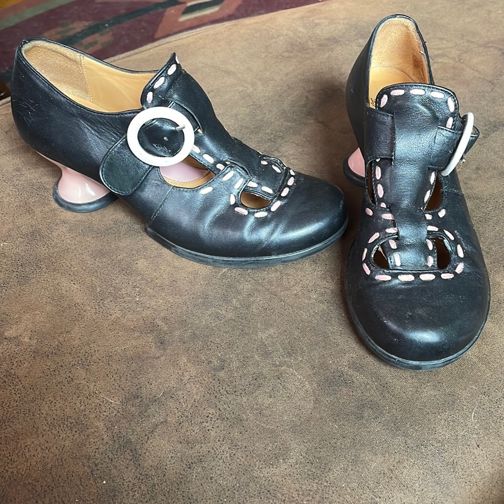 John Fluevog Enneagram “Enthusiast” vintage T strap heels, size 6.5